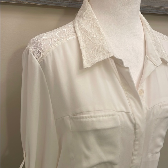 White 3/4 Sleeve Notched Collar Lace Women's Blouse Sequins & Hearts - Picture 3 of 15